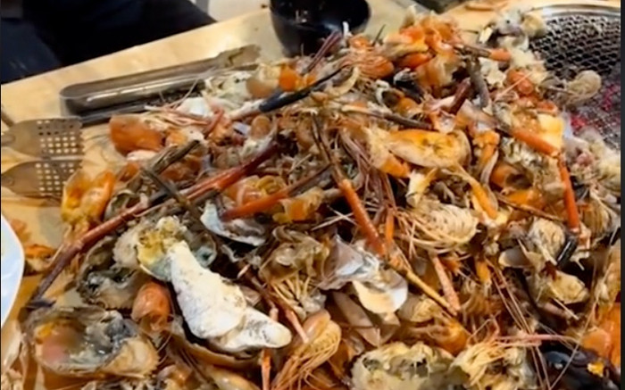 Tranh cãi đoạn video của 4 vị khách ăn buffet hải sản, chủ quán nói gì Ảnh 2