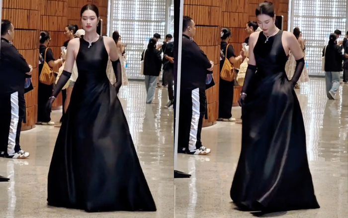 Hoa hậu Thiên Ân bình tĩnh chỉnh trang lại bản thân sau khi suýt ngã vì dẫm váy. Ảnh: Chụp màn hình