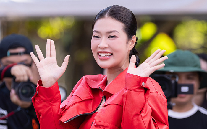 Clip Hoa hậu Thiên Ân suýt vồ ếch thu hút hơn nửa triệu người theo dõi Ảnh 2