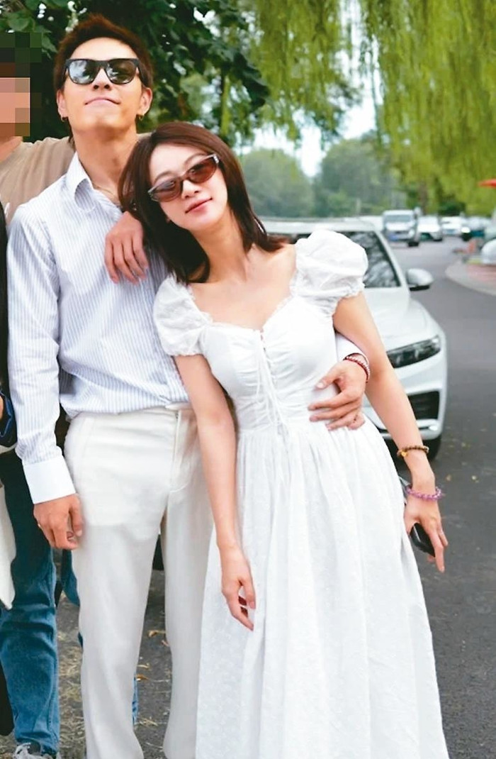 Nhiều tin đồn liên quan tới việc cặp đôi gặp mâu thuẫn sau khi kết hôn và có con song đã bị bác bỏ sau khi loạt ảnh mới nhất được lan truyền. 