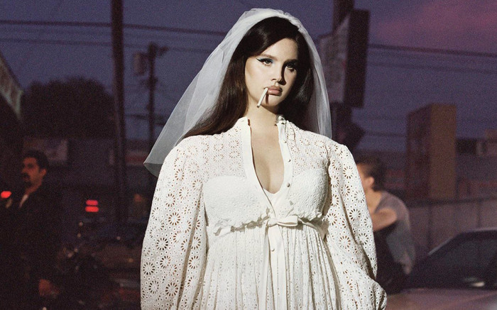 Lana Del Rey công bố album mới sau khi lấy chồng, fan phàn nàn vì một thói quen khó bỏ Ảnh 2