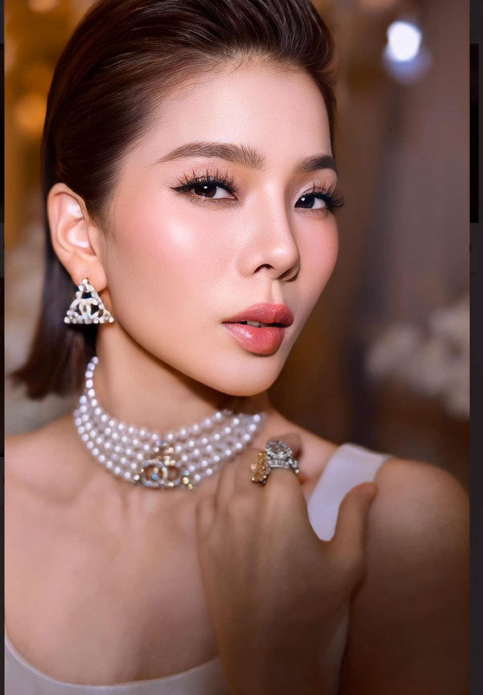 Cận 'visual' tươi tắn của Lệ Quyên trong bức hình mới nhất. Ảnh: FBNV