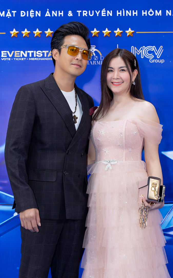 Thanh Duy - Kha Ly đẹp đôi trên thảm đỏ sự kiện khởi động Giải thưởng Ngôi Sao Xanh lần thứ 11.