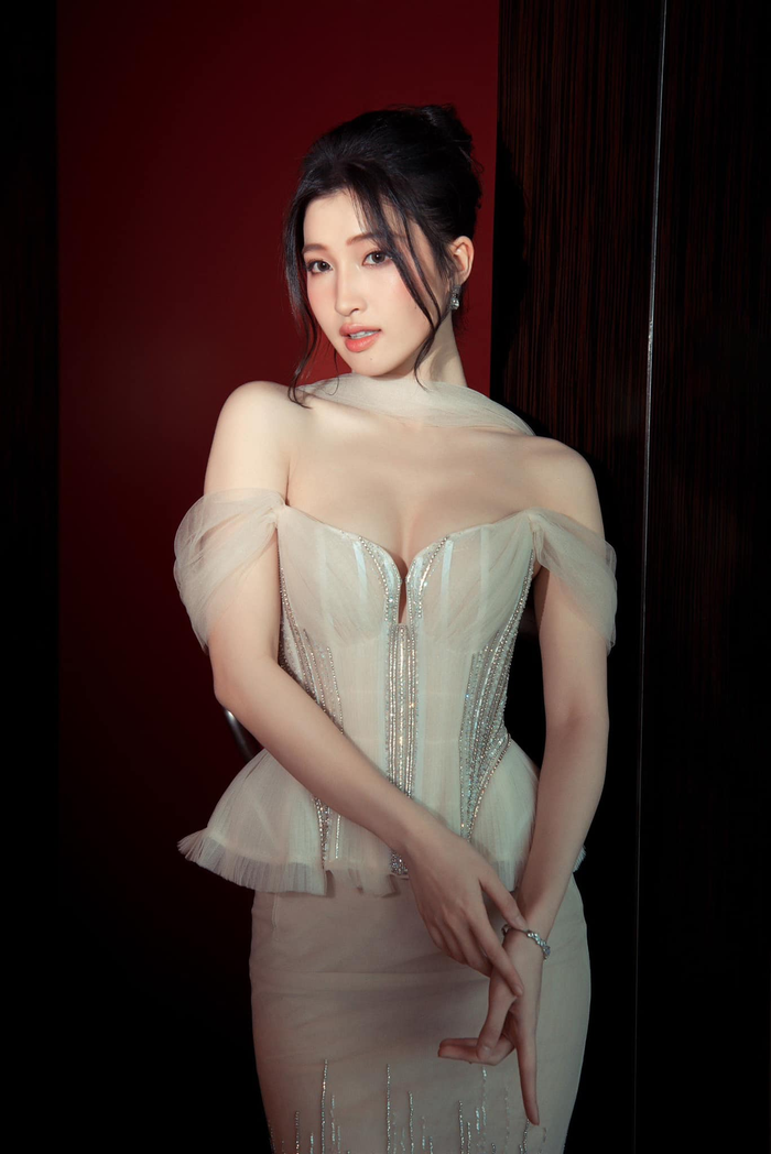 Á hậu Phương Nhi khá kín tiếng trong chuyện đời tư. Cô nàng từng tiết lộ chưa tìm được người yêu thương. (Ảnh: FBNV)