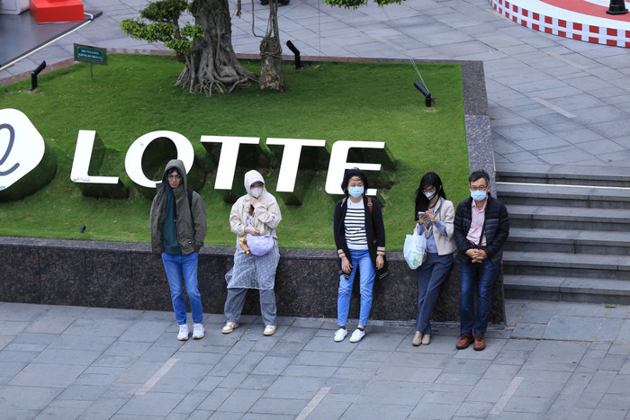 Chùm ảnh: Người dân Thủ đô đón đợt rét đầu tiên năm 2024 Ảnh 12