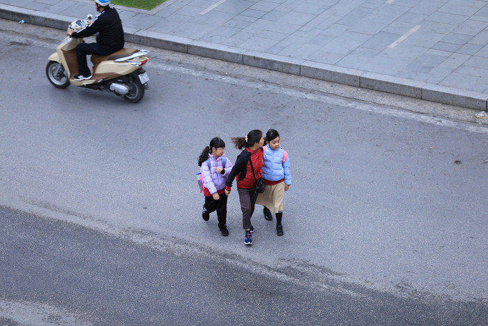 Chùm ảnh: Người dân Thủ đô đón đợt rét đầu tiên năm 2024 Ảnh 14