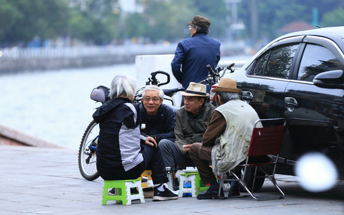 Chùm ảnh: Người dân Thủ đô đón đợt rét đầu tiên năm 2024 Ảnh 2