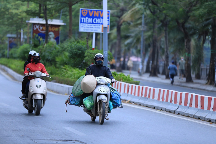 Chùm ảnh: Người dân Thủ đô đón đợt rét đầu tiên năm 2024 Ảnh 9