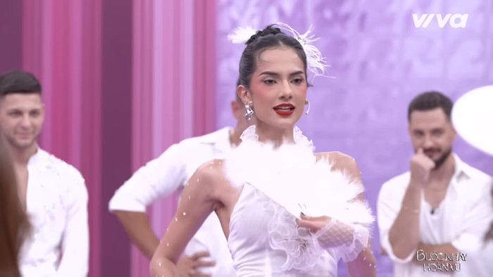 Emma Lê khi thể hiện màn trình diễn cá nhân tại Bước Nhảy Hoàn Vũ