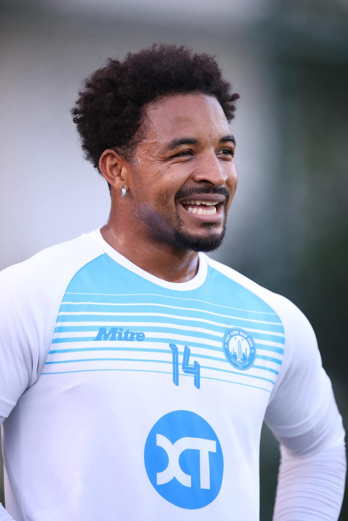 Tài năng của tiền đạo Nguyễn Xuân Son là không cần bàn cãi nhưng chưa thể khẳng định anh sẽ tỏa sáng khi được gọi lên tuyển Việt Nam. Ảnh: CLB Nam Định