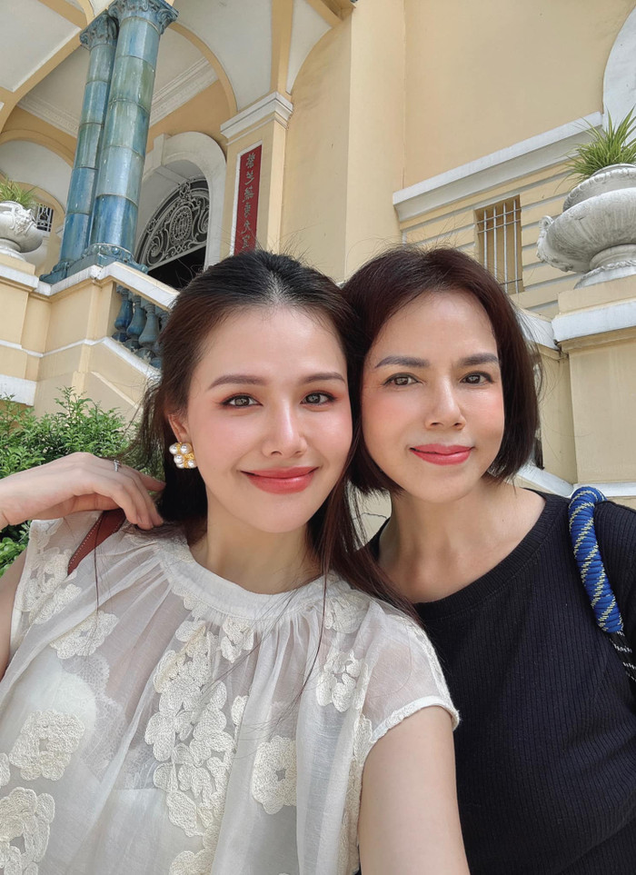 Phanh Lee thừa hưởng nhiều nét đẹp từ mẹ. Ảnh: FBNV