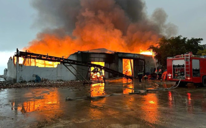 Cháy lớn ở Quảng Bình, xưởng sản xuất thức ăn chăn nuôi thiệt hại 100 tỷ đồng Ảnh 2