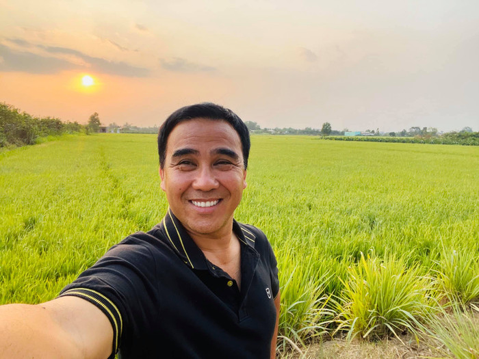 Quyền Linh cho biết công ty mà anh góp vốn, xây dựng hình ảnh thương hiệu vừa đóng BHXH sau 5 tháng chậm trễ. (Ảnh FBNV)