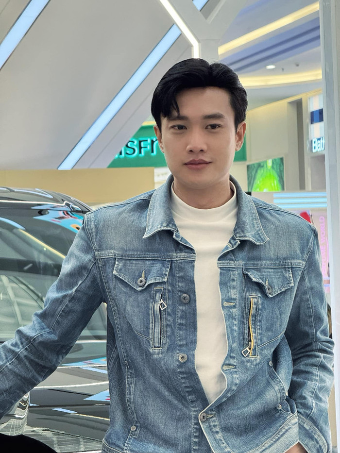 Quốc Trường khéo khoe 'visual' tươi trẻ khi sắp chạm đến độ tuổi tứ tuần. Ảnh: FBNV