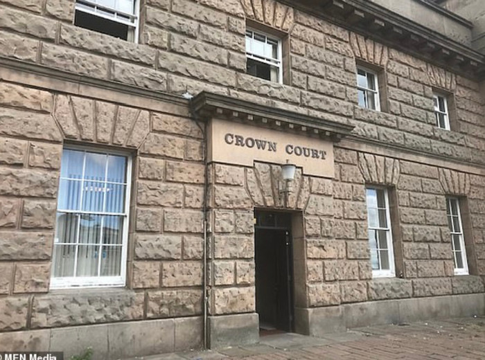 Sinh con rồi giấu trong ngăn kéo suốt 3 năm không ai hay biết, ngoại hình khiến gia đình bất ngờ Ảnh 3