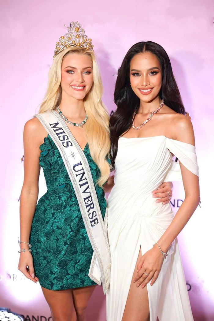 Nhan sắc của đương kim Miss Universe 2024 tắt điện trước mỹ nhân đến từ Thái Lan. 