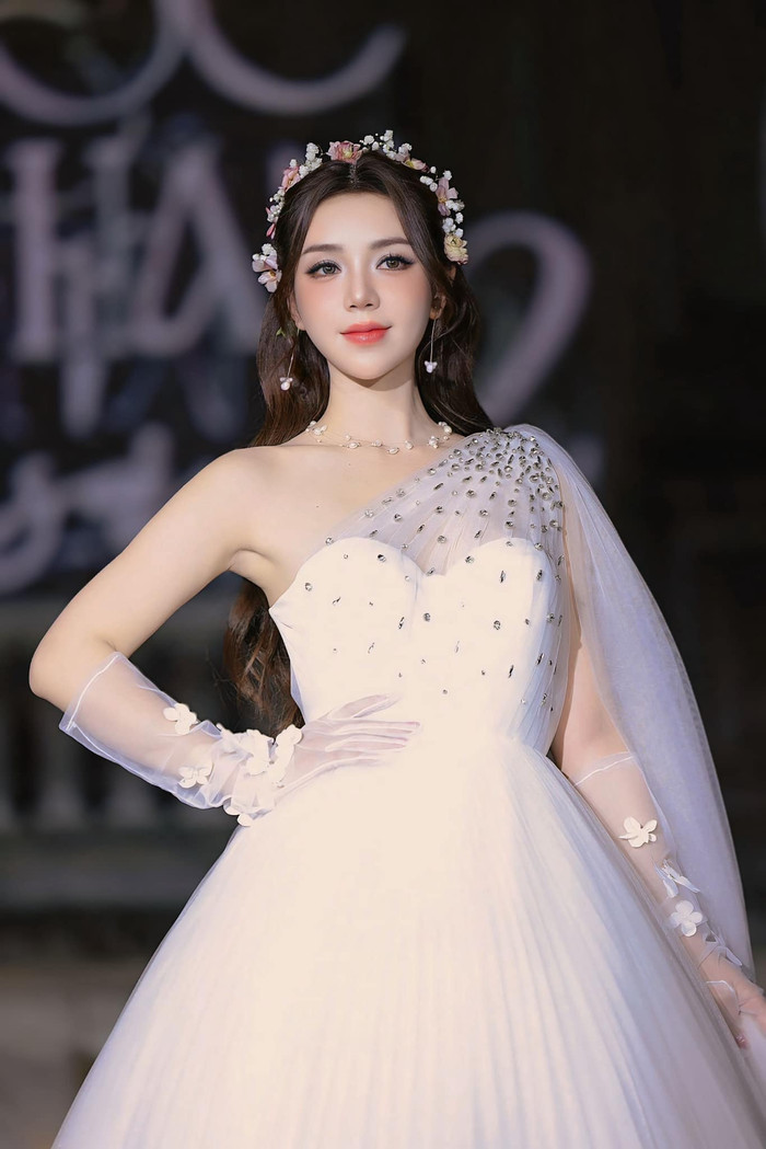 Quỳnh Kool thời gian gần đây còn tích cực xuất hiện trong các show thời trang với vai trò là người mẫu. Ảnh: FBNV