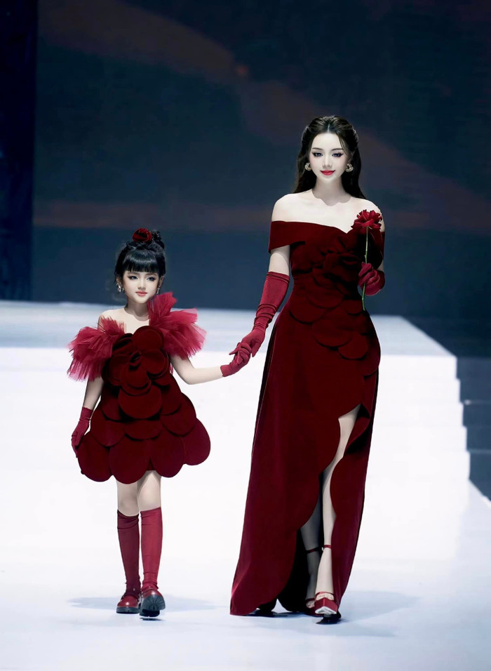 Quỳnh Kool tự tin đảm nhận vai trò người mẫu cùng bé Cherry An Nhiên. Cả hai có nhiều cơ duyên trong công việc. Ảnh: FBNV