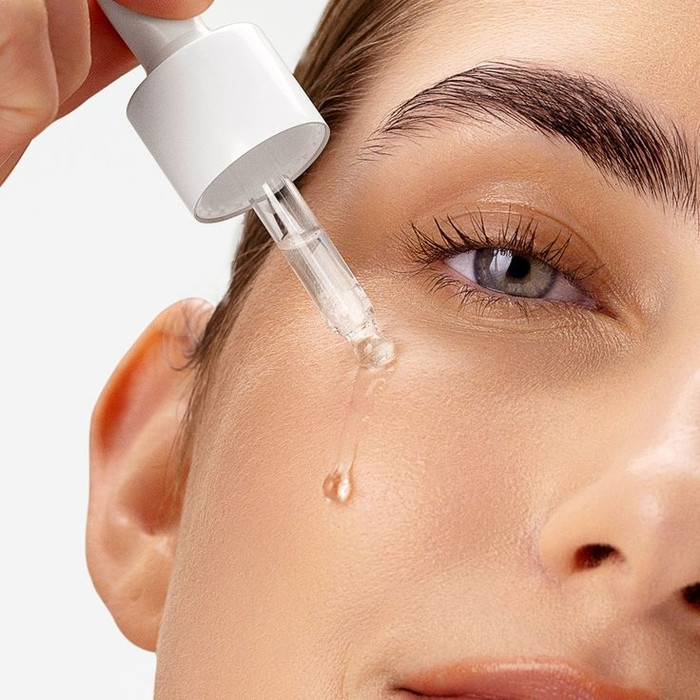 Niacinamide là một chất chống oxy hóa mạnh mẽ, ngày càng được yêu thích trong các sản phẩm chăm sóc da.