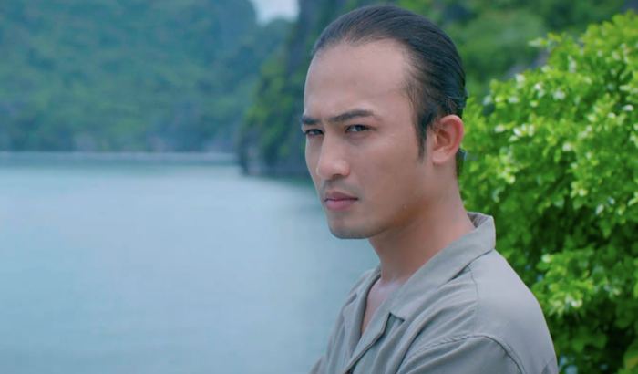 Doãn Quốc Đam đã thể hiện vai diễn Hồng xuất sắc.