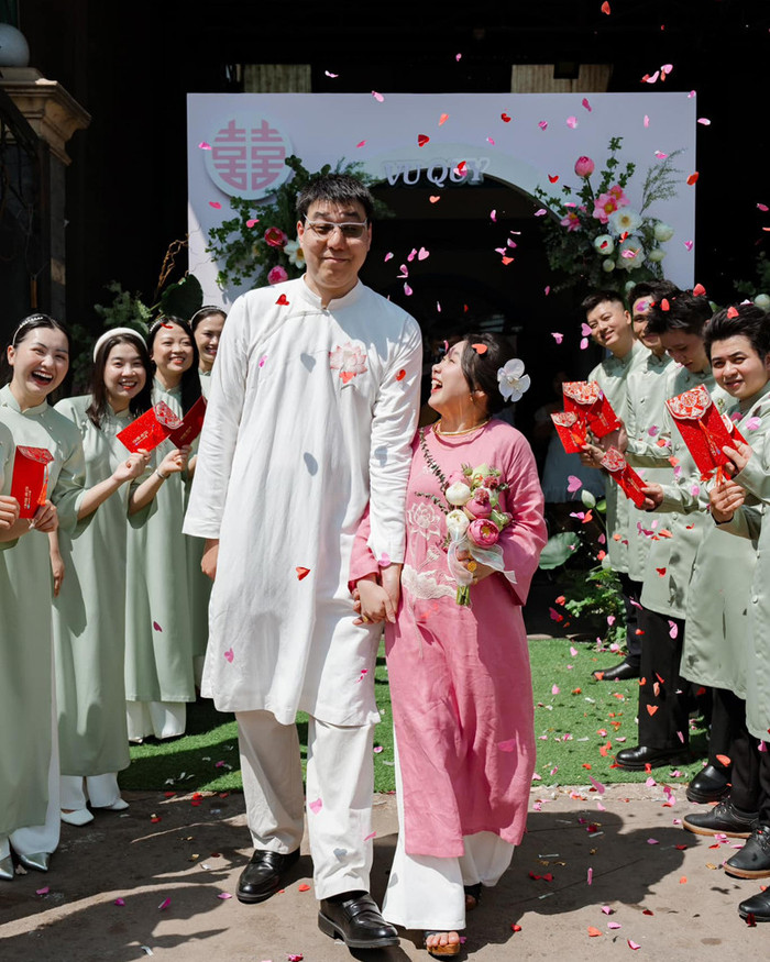 Hiện cặp đôi sinh sống và làm việc tại Nhật.