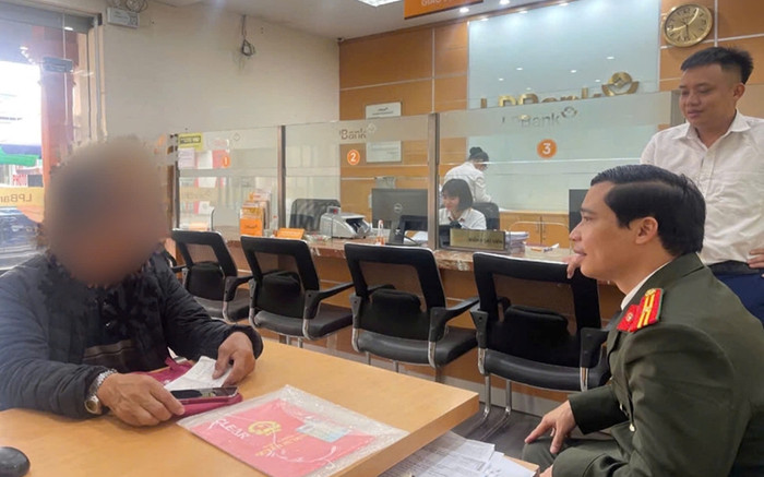 Người đàn ông được yêu cầu chuyển 5 tỷ đồng cho một “điều tra viên” giả danh Ảnh 2