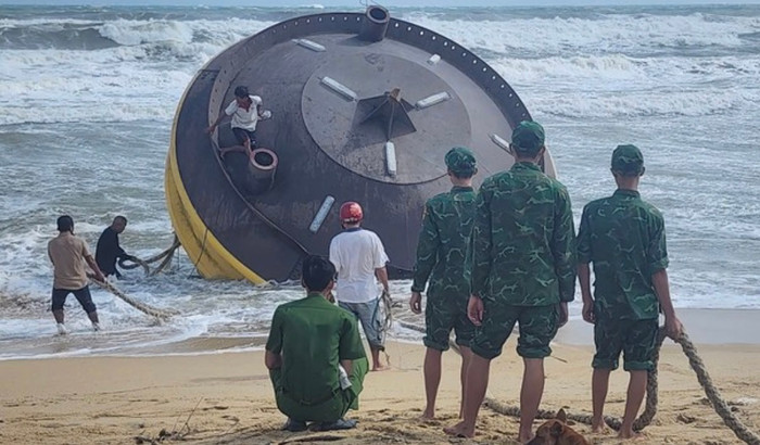Vật thể lạ được phát hiện trôi dạt vào bờ biển Quảng Ngãi.