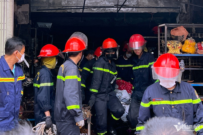 Ngay sau khi nhận tin báo, lực lượng chức năng đã có mặt tại hiện trường. Ảnh: VietNamNet