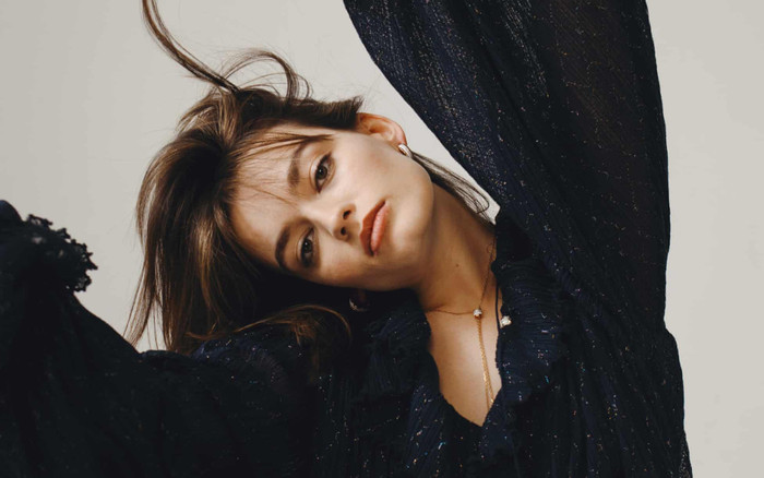 Nhan sắc gây bão của 'gái hư' Emma Mackey Ảnh 2