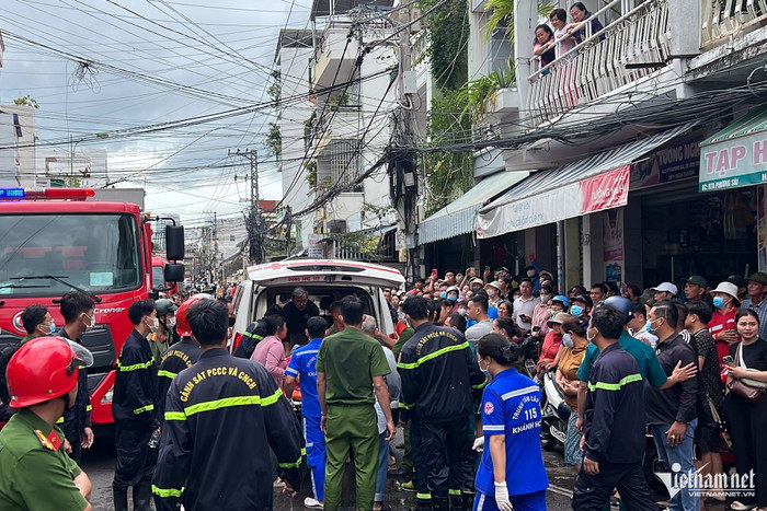 Lực lượng chức năng có mặt tại hiện trường. Ảnh: VietNamNet