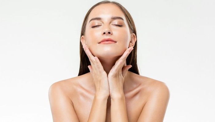 Vùng cổ nơi thường là nơi bị bỏ quên trong hành trình chăm sóc sắc đẹp.