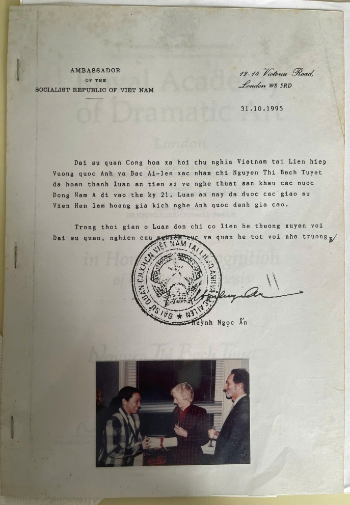 Phía NSND Bạch Tuyết cung cấp với VietNamNet bằng chứng chứng minh việc học và được cấp bằng tiến sĩ của nữ nghệ sĩ.