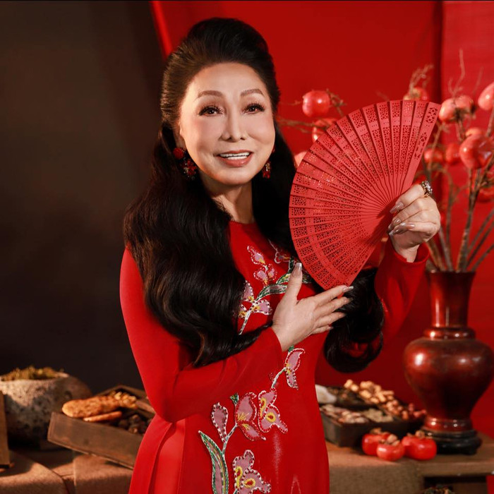 NSND Bạch Tuyết bảo vệ thành công luận án tiến sĩ vào năm 1995. (Ảnh FBNV)