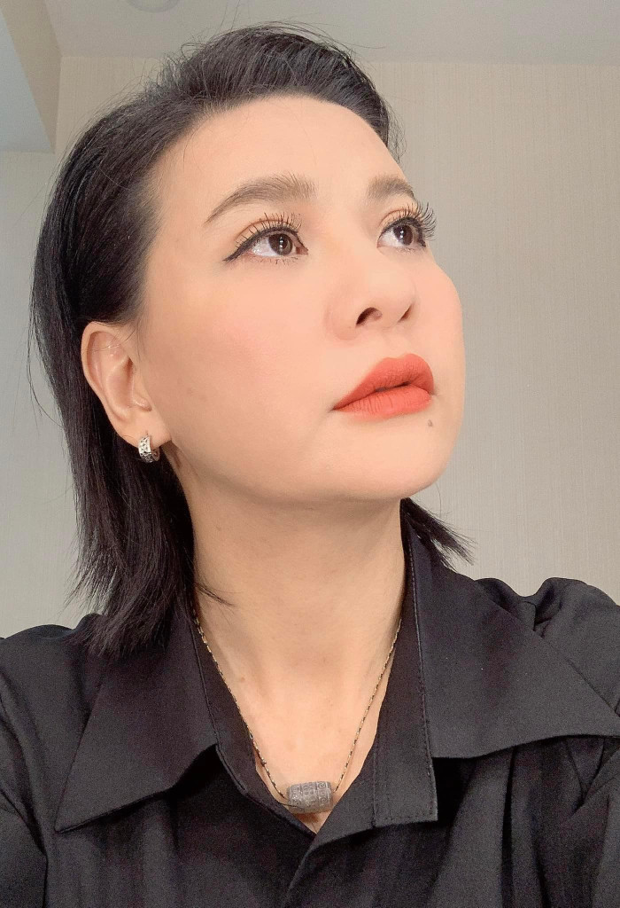 Cát Phượng từng tiết lộ cô bị bệnh thoát vị đĩa đệm cổ và tim có vấn đề, có dấu hiệu đột quỵ. (Ảnh FBNV)