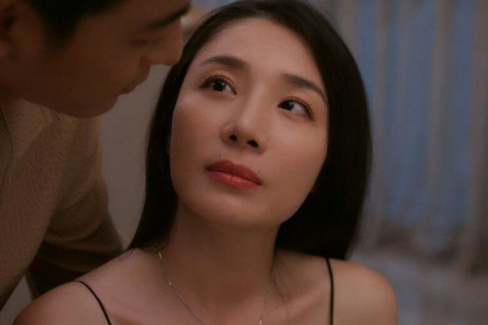 Nữ diễn viên chia sẻ bản thân đang tìm cách vượt qua cú sốc và tập trung phát triển sự nghiệp. 