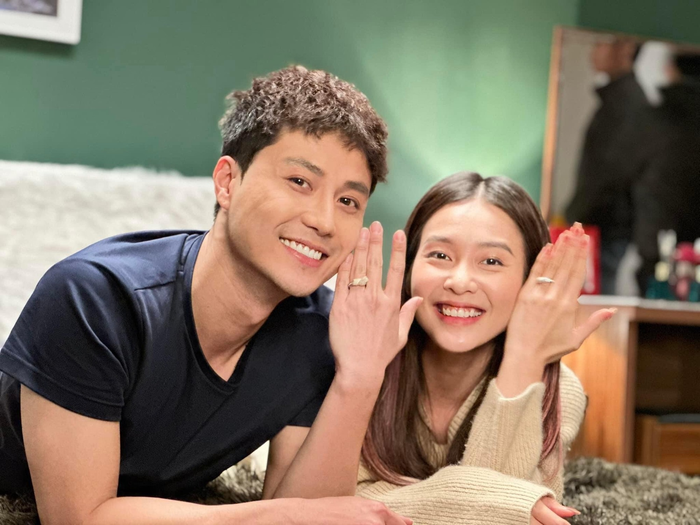 Thanh Sơn - Khả Ngân 'nên duyên vợ chồng' qua phim Gia đình mình vui bất thình lình. (Ảnh phim Gia đình mình vui bất thình lình)
