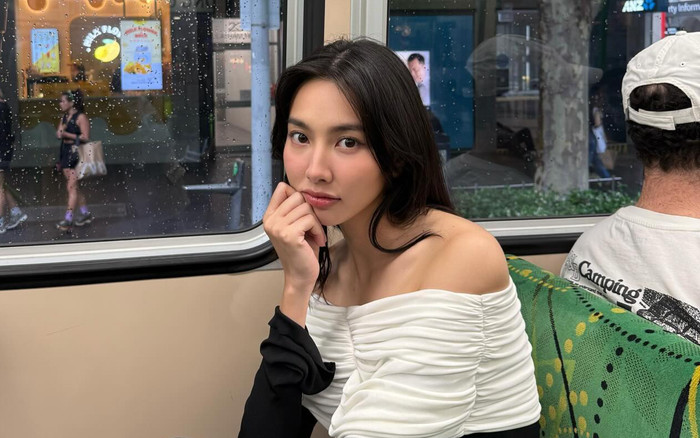 Hình ảnh Hoa hậu Thùy Tiên thân thiết với một chàng trai ở nước ngoài gây xôn xao Ảnh 2