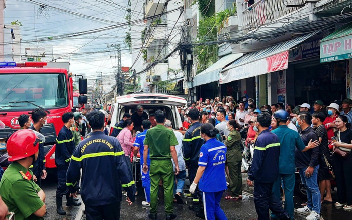 Vụ cháy nhà ở Nha Trang: Ông ngoại cố cứu vợ và 2 cháu nhưng không ai qua khỏi Ảnh 2