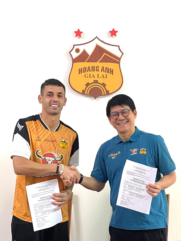 Theo thông tin của Saostar, HAGL của bầu Đức đã bất ngờ chơi lớn khi ký thêm 2 năm với tiền vệ Marciel Silva Da Silva. Ảnh: CLB HAGL