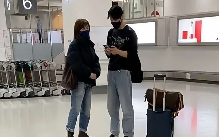 Bắt gặp nữ diễn viên nổi tiếng hẹn hò với bạn trai kém 35 tuổi ở Nhật Ảnh 2