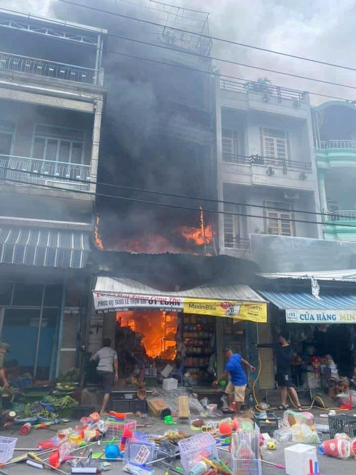 Hiện trường vụ cháy nhà khiến 4 nạn nhân tử vong