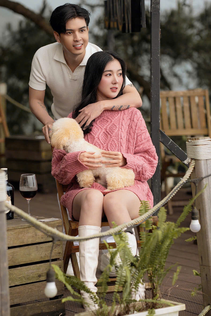 Hồ Quang Hiếu và Tuệ Như được nhận xét đẹp đôi. Ảnh: FBNV