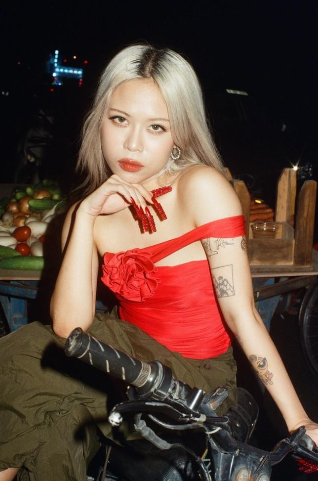 tlinh là một trong những cái tên tiêu biểu cho việc tài năng âm nhạc làm 'lu mờ' ồn ào đời tư.