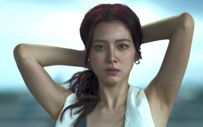 Phim của Baifern Pimchanok vừa lên sóng đã nhận chỉ trích vì loạt cảnh nóng gây sốc Ảnh 2