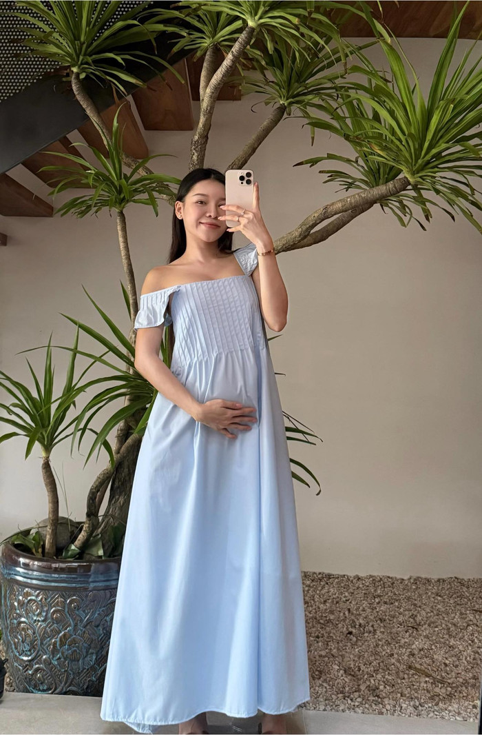 Yến Xuân giữ vóc dáng thon gọn khi mang bầu. Ảnh: FBNV