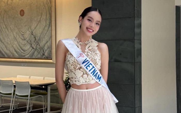 Thời trang kín đáo vẫn tôn đôi chân dài 1m1 của Hoa hậu Thanh Thủy Ảnh 2