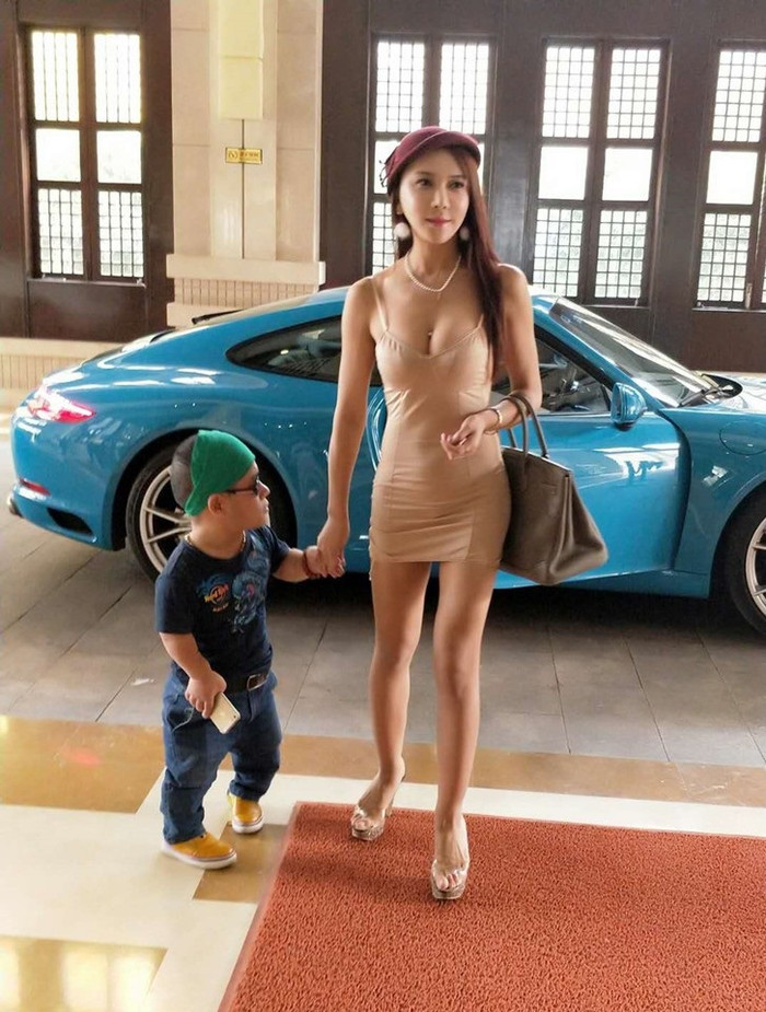 Cung Nguyệt Phi gây chú ý khi kết hôn với người chồng đầu.