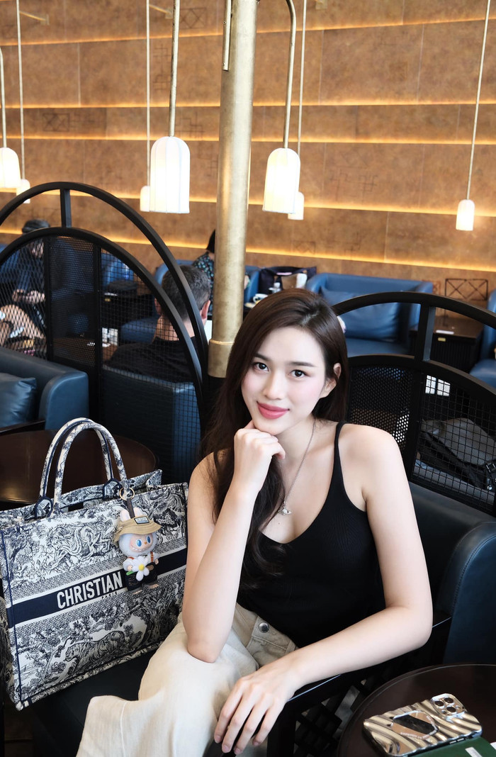 Hoa hậu Đỗ Thị Hà tập trung kinh doanh, hiếm hoi chia sẻ chuyện tình cảm. 