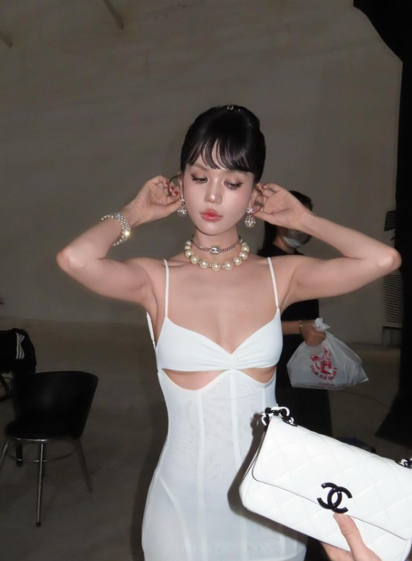 Ngọc Trinh hoàn toàn cuốn hút với vẻ đẹp không tì vết.