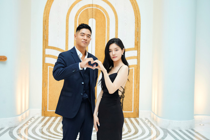 Ở ngày đầu tiên, Micahel Trương bị thu hút bởi Lee Rayeon. Cả hai ghép cặp thành công và cùng về lại nhà chung trên một chiếc xe, có cơ hội trò chuyện riêng với nhau.